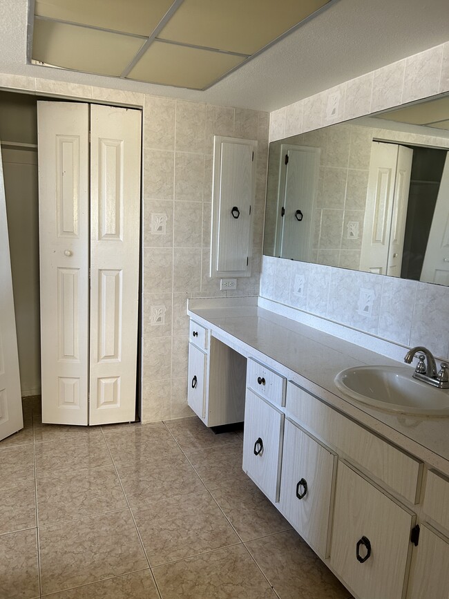 Master bathroom - 18200 Adams Cir