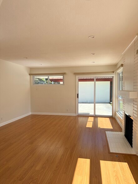Building Photo - 410 N Canyon Blvd