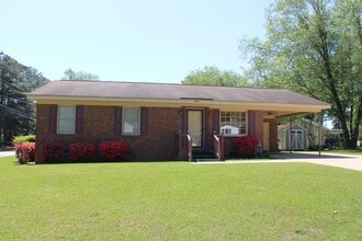 Building Photo - 2601 Bayleaf Cir SW