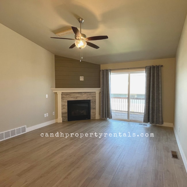 Building Photo - 1417 Columbine Dr