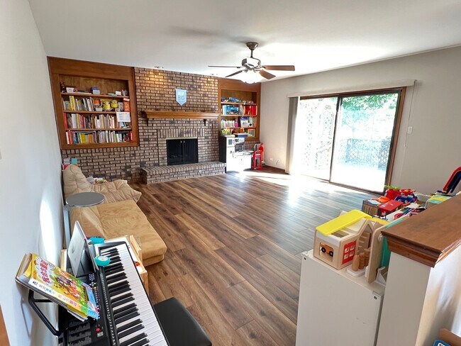 Building Photo - 6096 Angel Ln