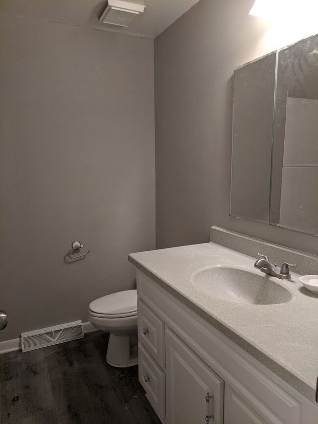 Building Photo - *****Huge 4 bedroom, 3 full bath home FOR ...