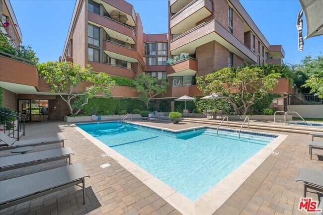 Building Photo - 300 N Swall Dr