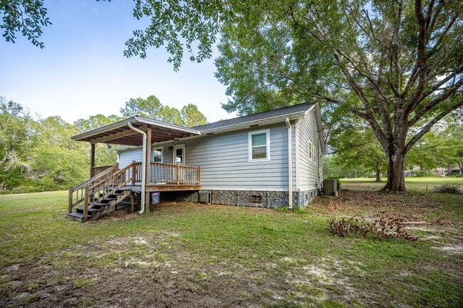 Building Photo - Peaceful Country Living on 2.4 Acres in Saucier
