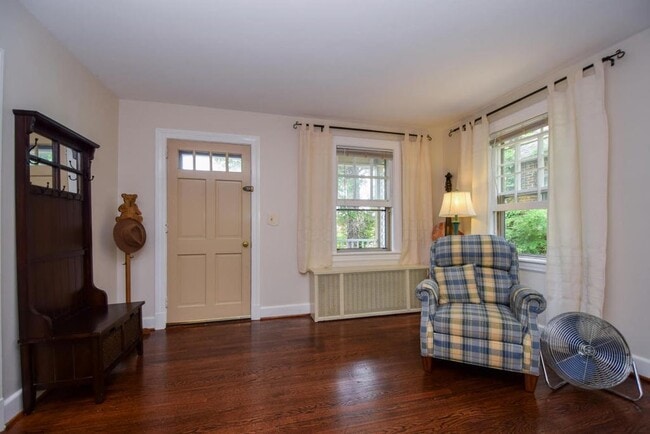 Building Photo - 1334 Woodbine St SE