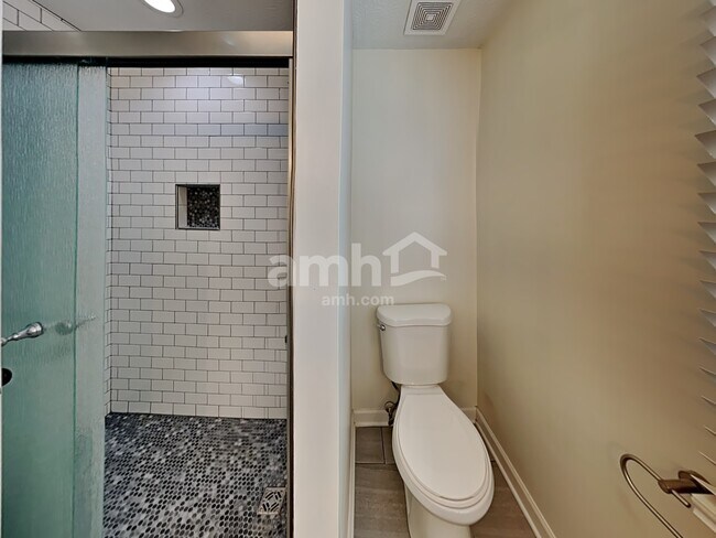 Building Photo - 5232 Dietrich Ave