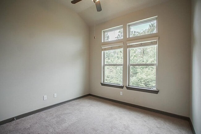 Building Photo - 103 Aventura Pl