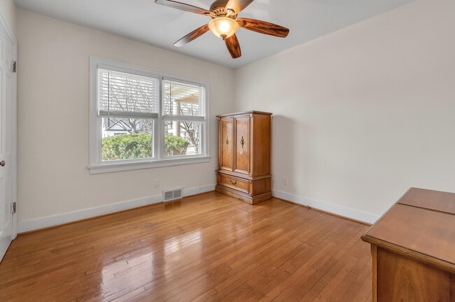 Building Photo - 538 Chinoe Rd