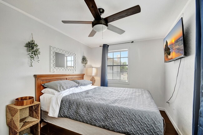 Building Photo - 412 El Prado