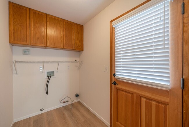 Building Photo - Charming Manhattan Beach Home Rental!