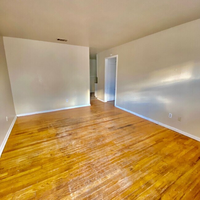 Building Photo - $0 First Month's Rent / $0 Deposit at Move-in