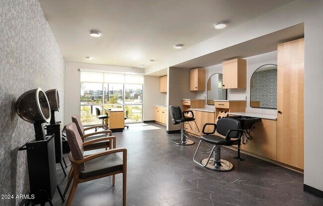 Building Photo - 7750 W Encanto Blvd