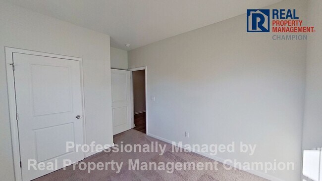 Building Photo - Beautiful 3 BD/2 BA Home in Riverside