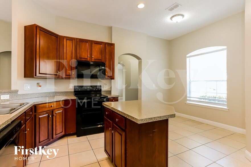 Building Photo - 86353 Sand Hickory Trail
