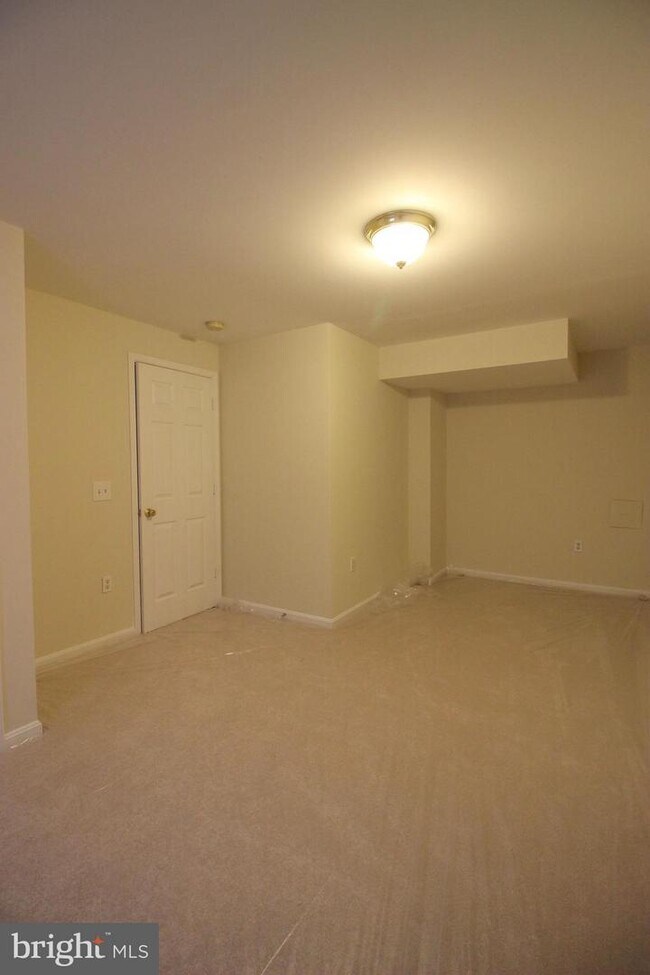 Building Photo - 14 Stratford Hall Ct
