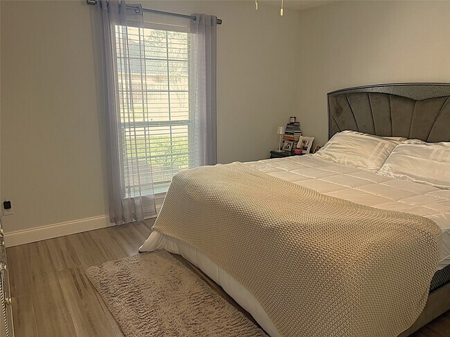 Building Photo - 8426 Hunters Village Dr