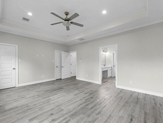 Building Photo - 14606 Half Cir