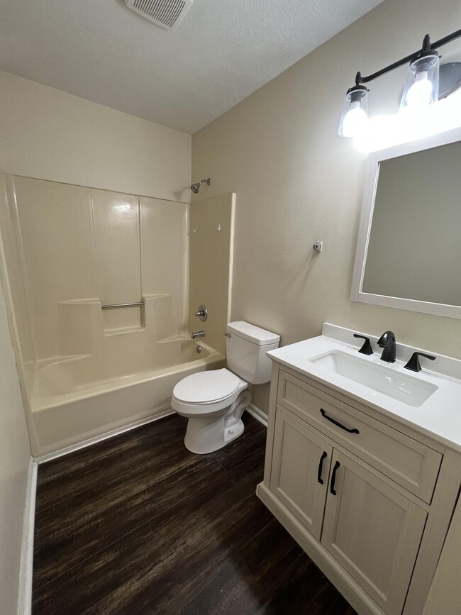 Building Photo - 113 S Vail Dr