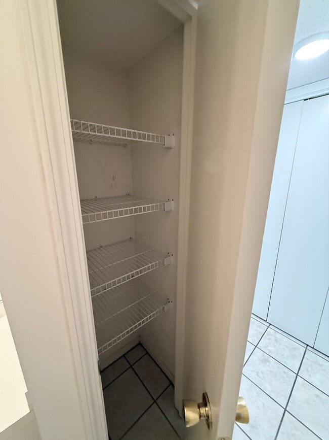 Building Photo - New Listing!