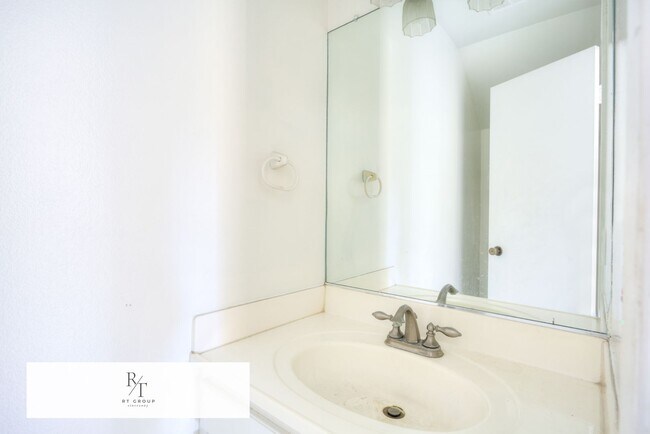 Building Photo - Walnut Valley Unified School District