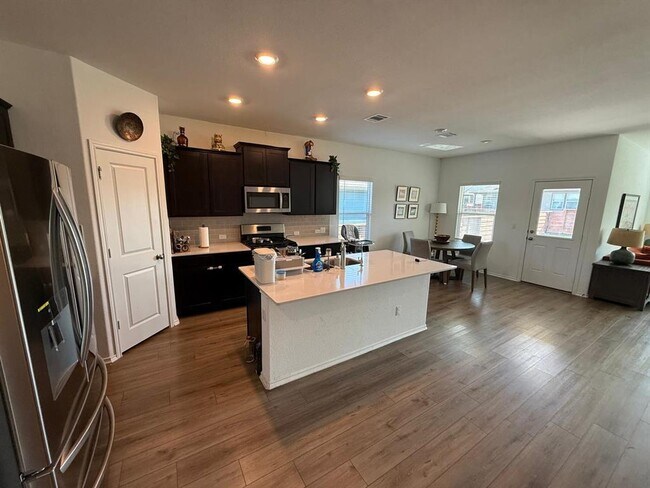 Building Photo - 380 Mendoza