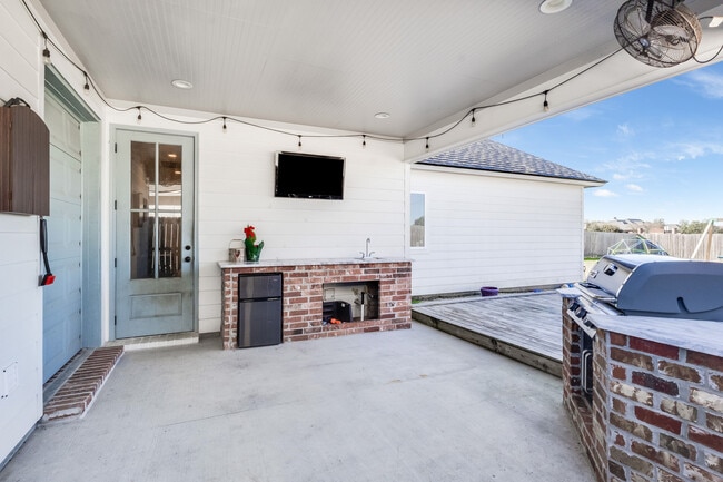 Building Photo - 204 San Sebastian Dr