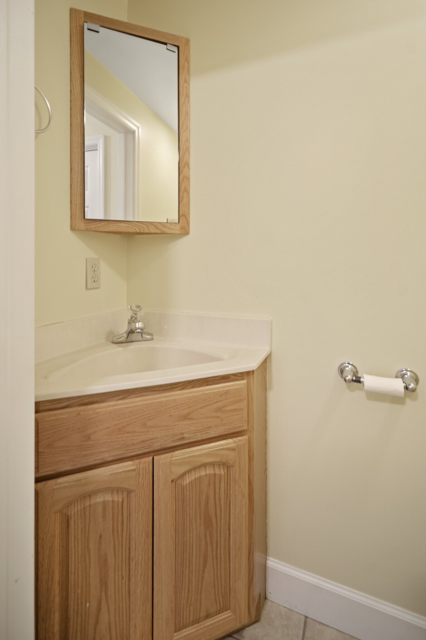 Half-Bathroom - 820 Hanshaw Rd