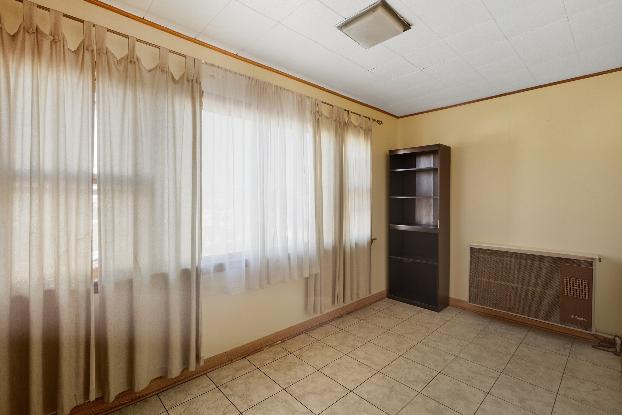 Building Photo - 5434 W Wrightwood Ave