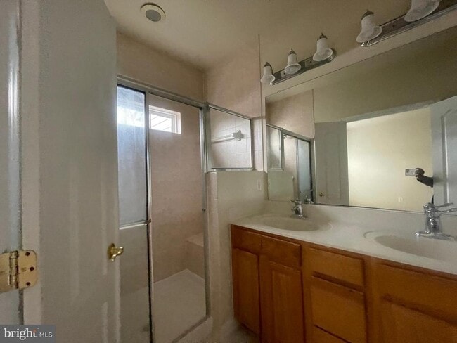 Building Photo - 24693 Kings Canyon Square