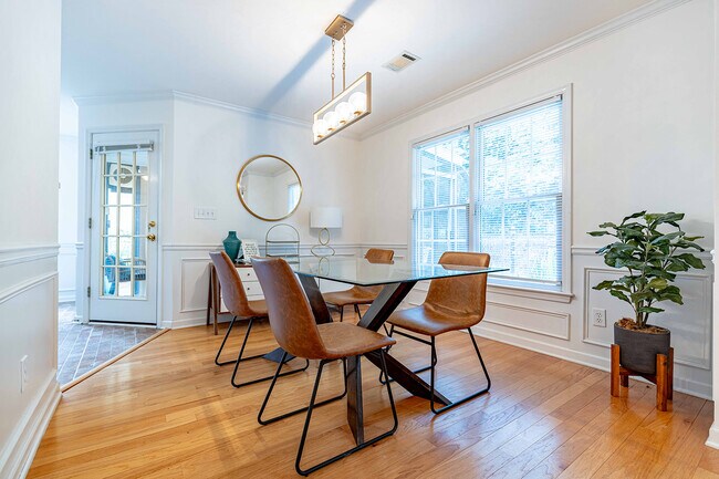 Building Photo - 630 Georgian Hills Dr