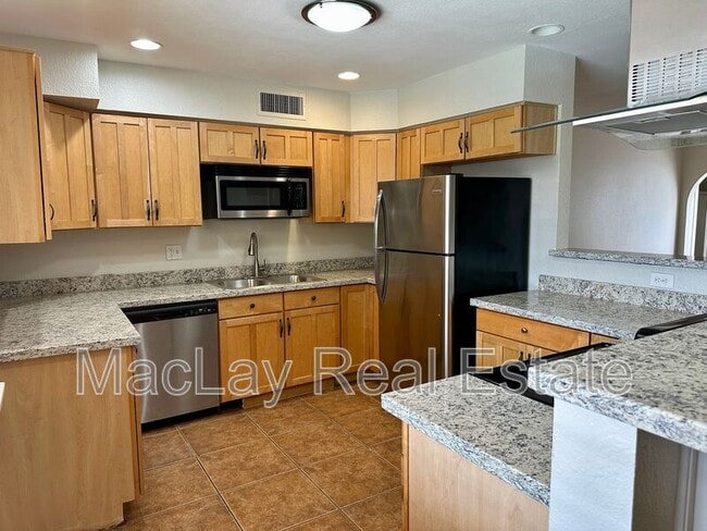 Building Photo - 1441 E Diamond Dr