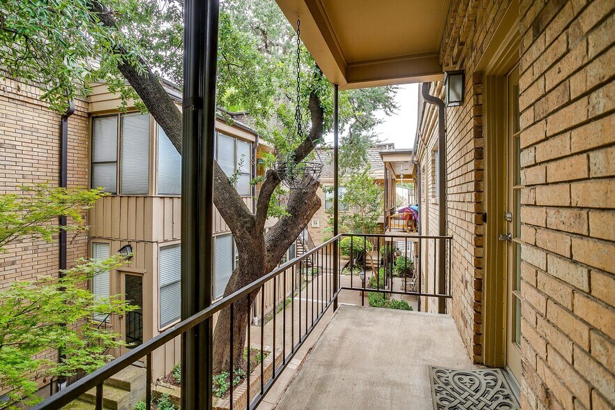 Building Photo - 4312 Bellaire Dr S