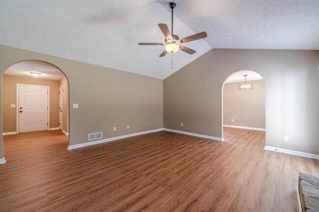 Building Photo - 701 Woodland Ridge Dr