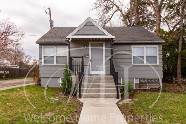 Primary Photo - 228 SE 6th St