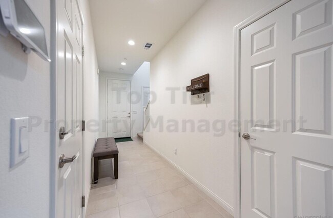 Building Photo - 506 Longmeadow St