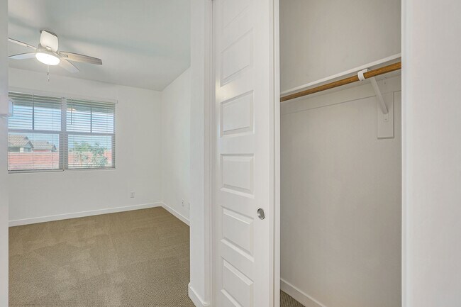 Building Photo - 12881 N 145th Dr