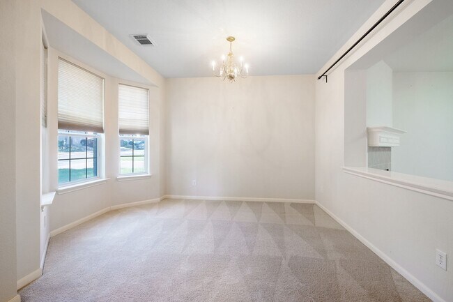 Building Photo - 1726 Rosenborough Ln S