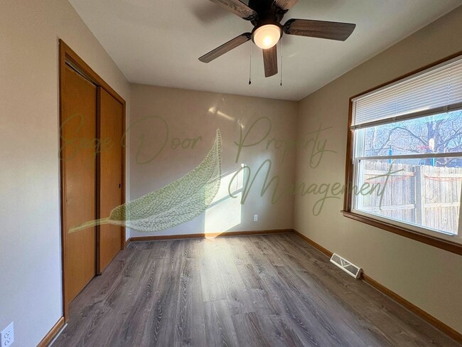 Building Photo - 1016-1018 SW Kingscross Rd