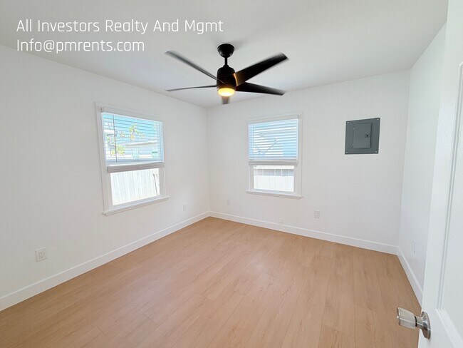 Building Photo - 1922 S Tremont St