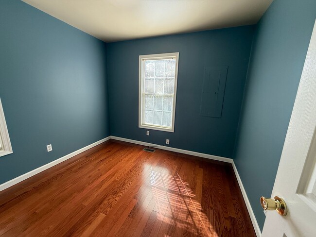 Building Photo - 504 9th St SW