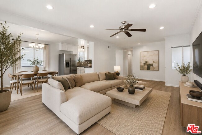 Building Photo - 6033 Fallbrook Ave