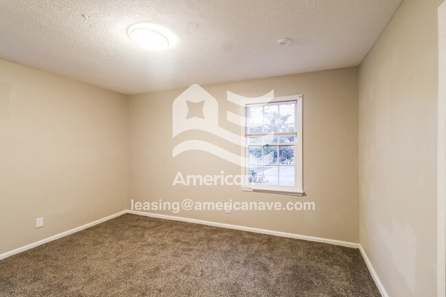 Building Photo - 122 Victor Rd