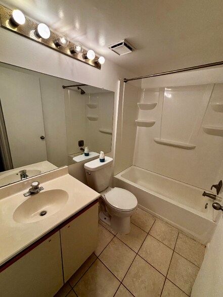 Building Photo - 5 Hawk Run Ct