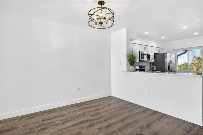 Building Photo - 1805 Mariner Dr