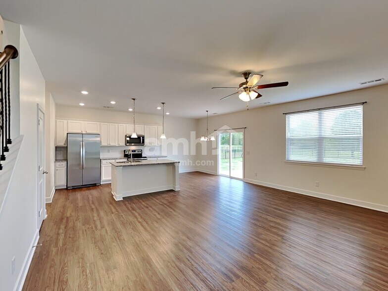 Building Photo - 608 Drema Ct