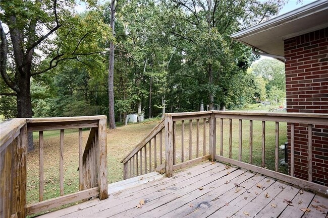 Building Photo - 2058 River Rd