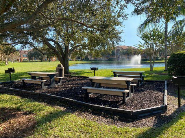 Building Photo - 251 SW Palm Dr