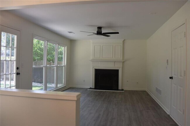 Building Photo - 10680 Glenbarr Dr