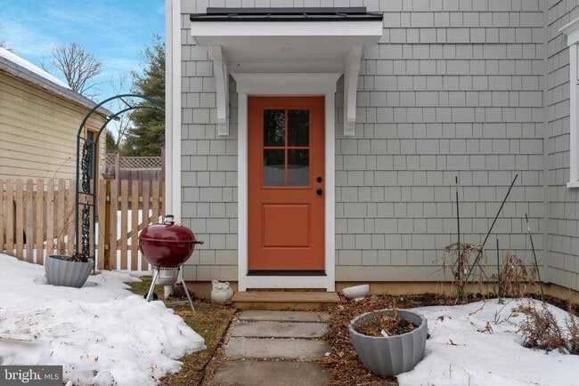 Building Photo - 3741 River Rd