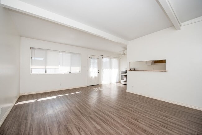 Building Photo - CALIFORNIA/LINCOLN